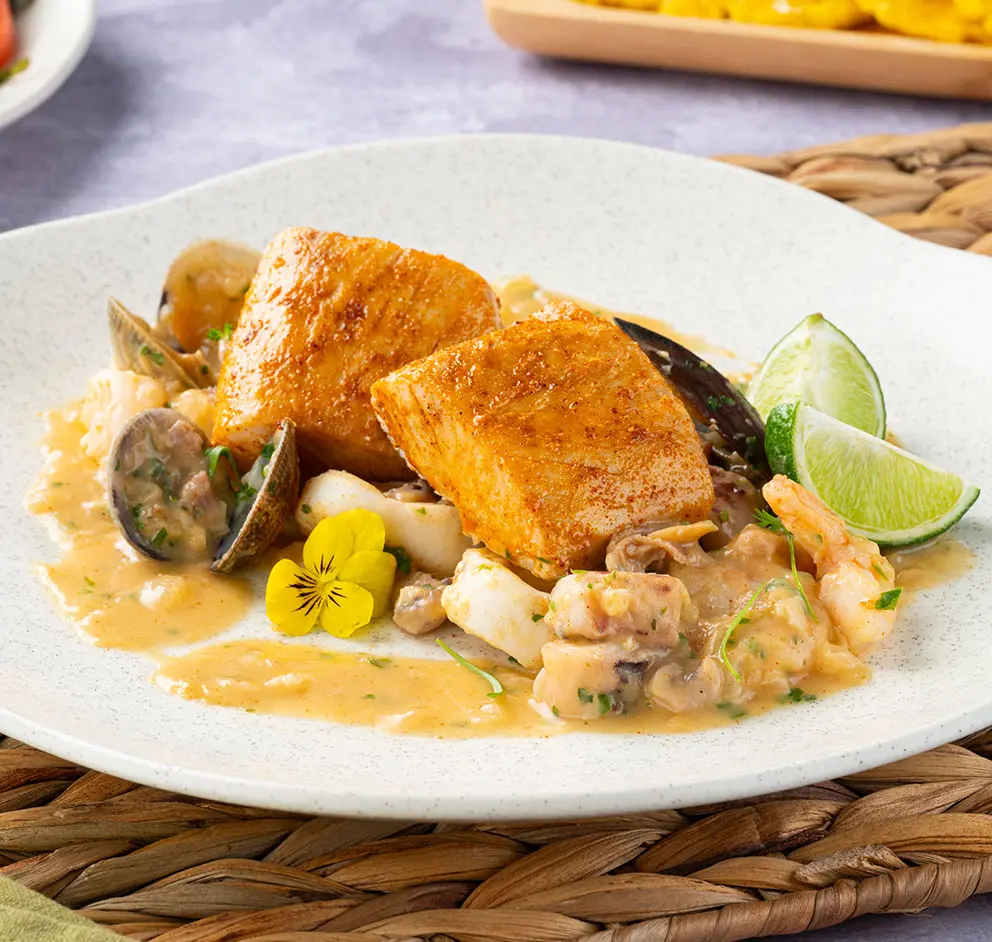 Plato con Pescado y Mariscos